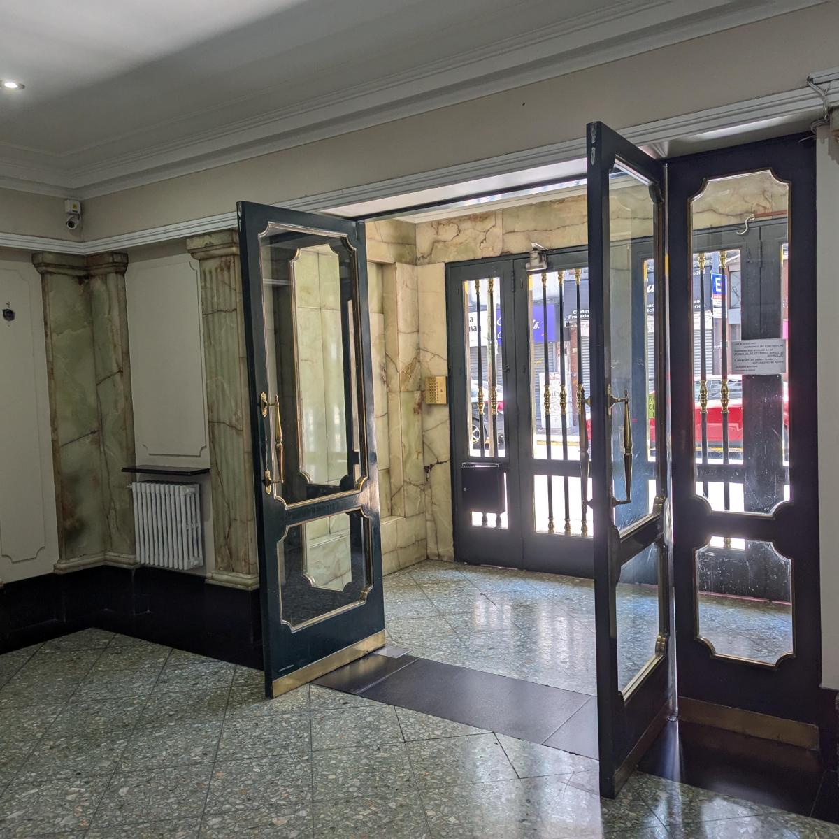 Espectacular Departamento de Estilo Refaccionado a Nuevo 2