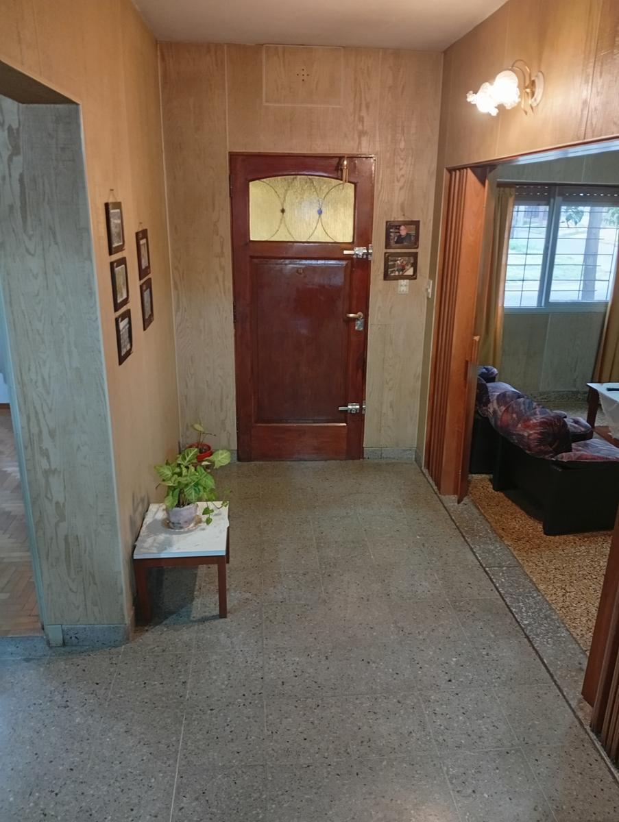Foto de Casa 5 ambientes en esquina en Venta con departamento independiente, imagen 3