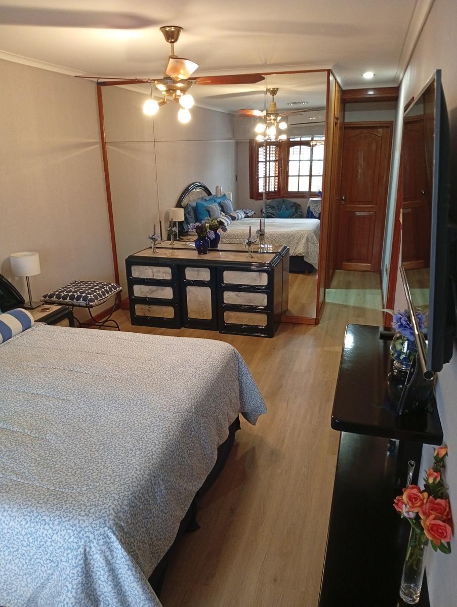 Foto de Casa en Venta 5 amb. Villa Luzuriaga, imagen 2