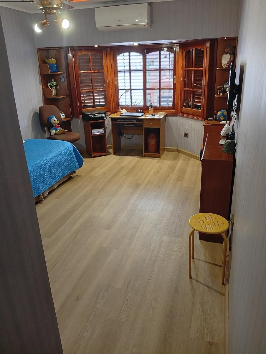 Foto de Casa en Venta 5 amb. Villa Luzuriaga, imagen 3