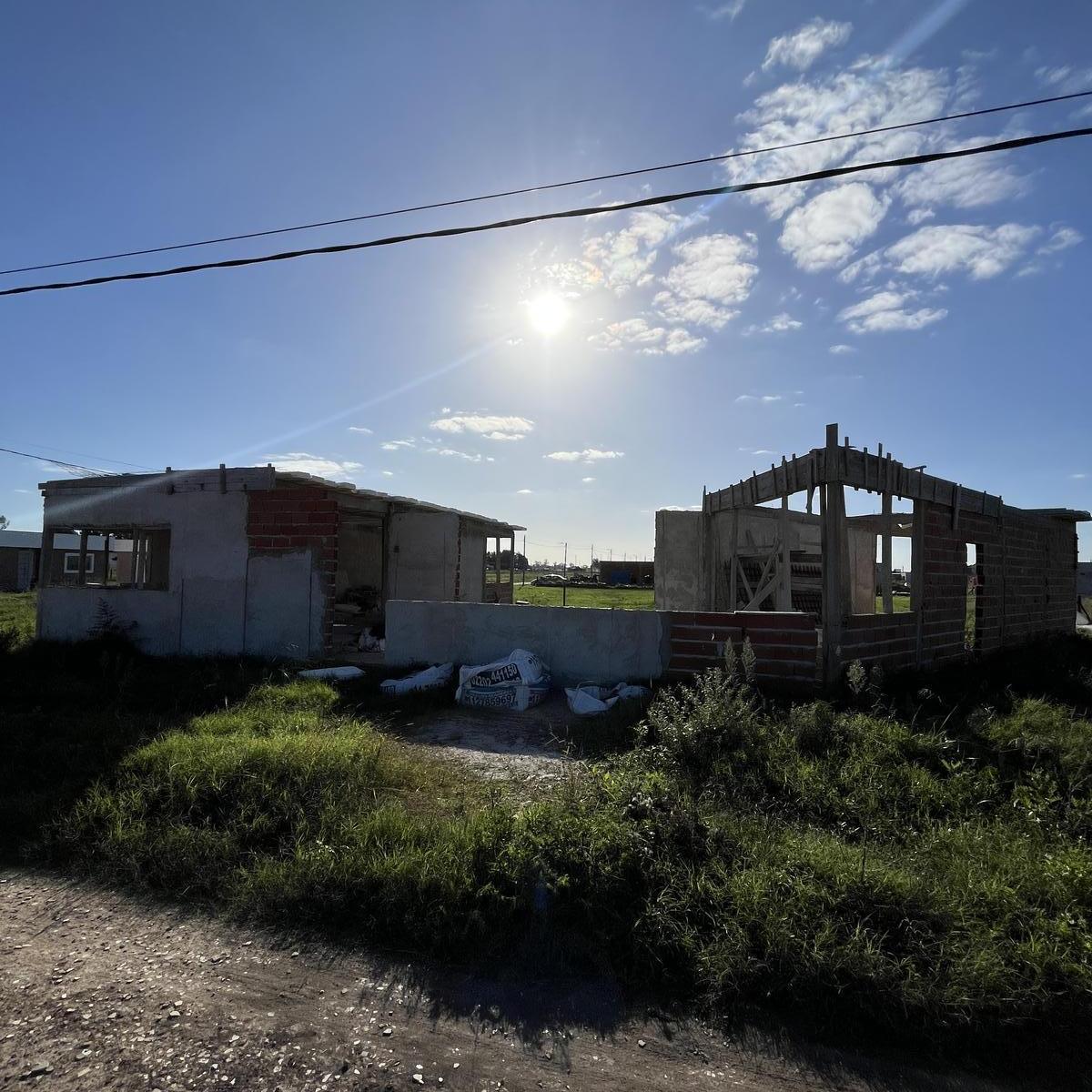 Venta Lote con avances de obra en urbanización Las Perdices