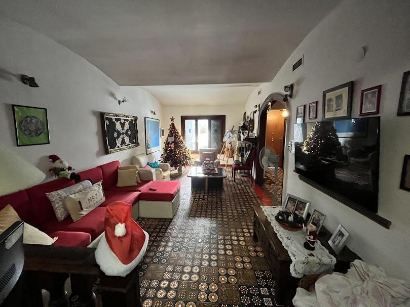 Casa en Venta 6 Ambientes Villa Luzuriaga Reciclada