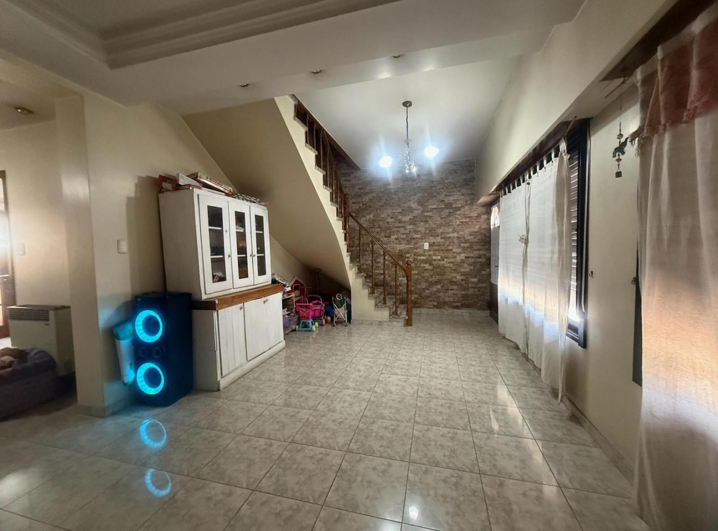 Casa de 5 Ambientes en Dos Plantas en Venta | San Justo