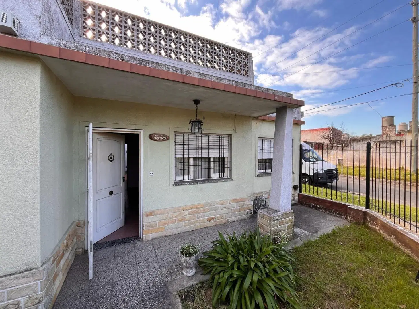 Casa 3 amb en esquina, Morón Sur | con patio y cochera 2