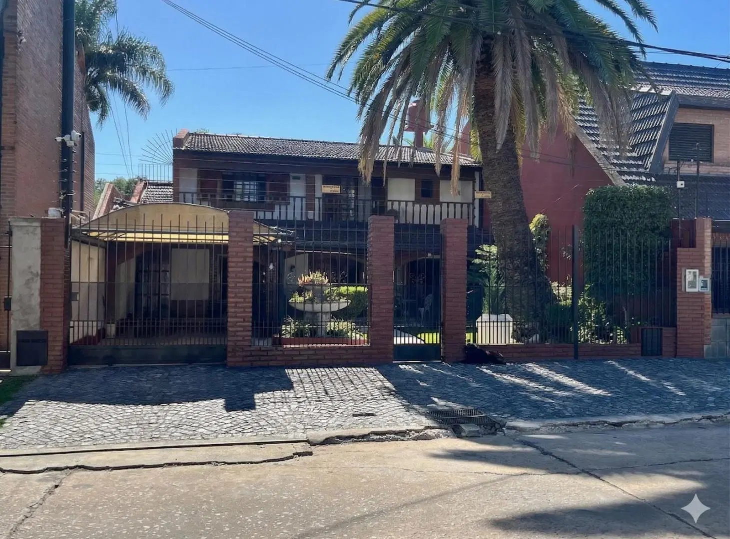 Casa en Venta 4 Ambientes | Villa Luzuriaga | Quincho, pileta y jacuzzi | Cochera techada 3 autos 2