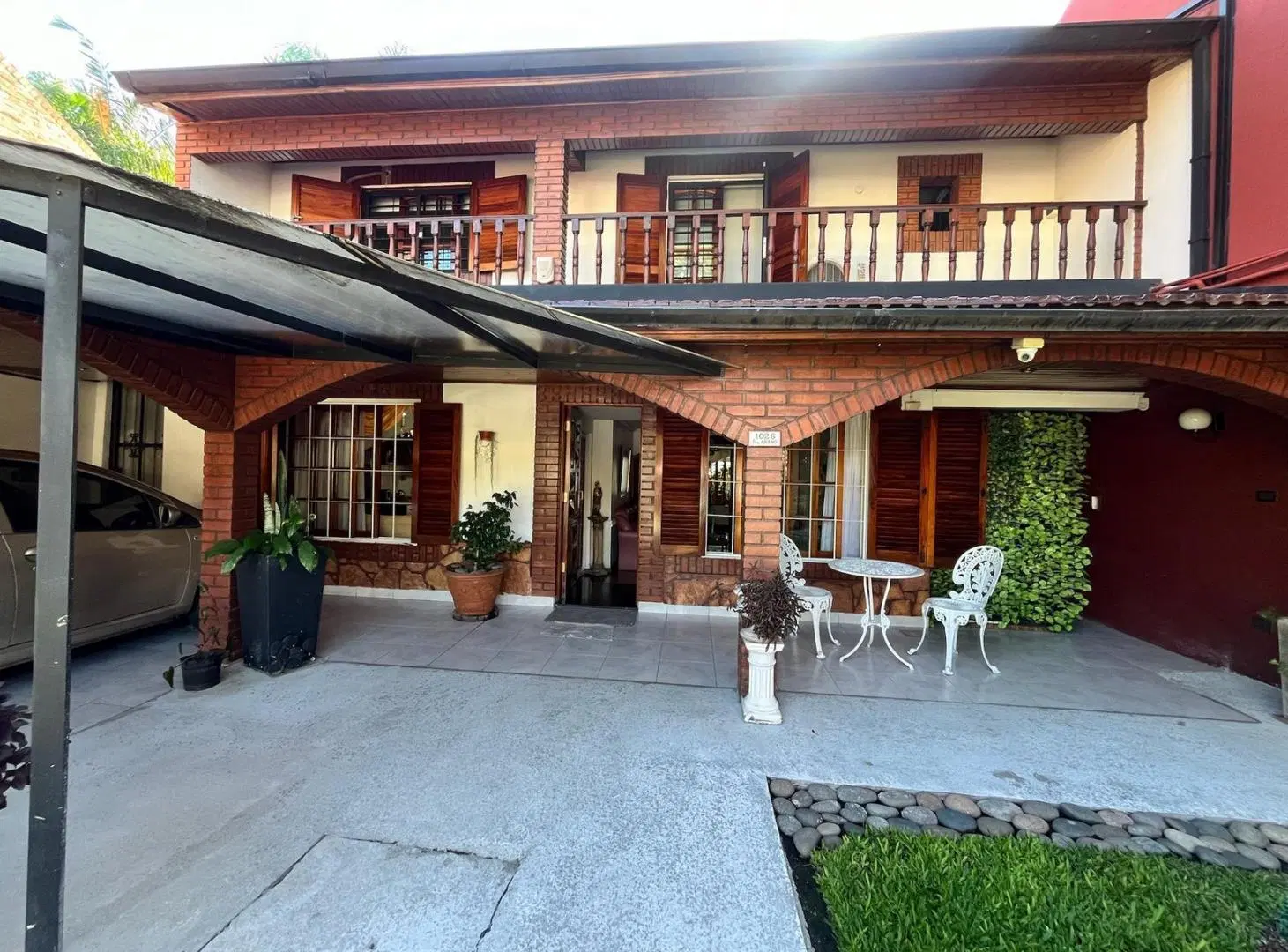 Casa en Venta 4 Ambientes | Villa Luzuriaga | Quincho, pileta y jacuzzi | Cochera techada 3 autos 3