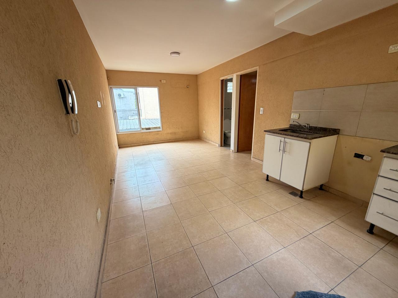 Foto de Departamento 2 AMBIENTES - EN ALQUILER - MORÓN, imagen 1