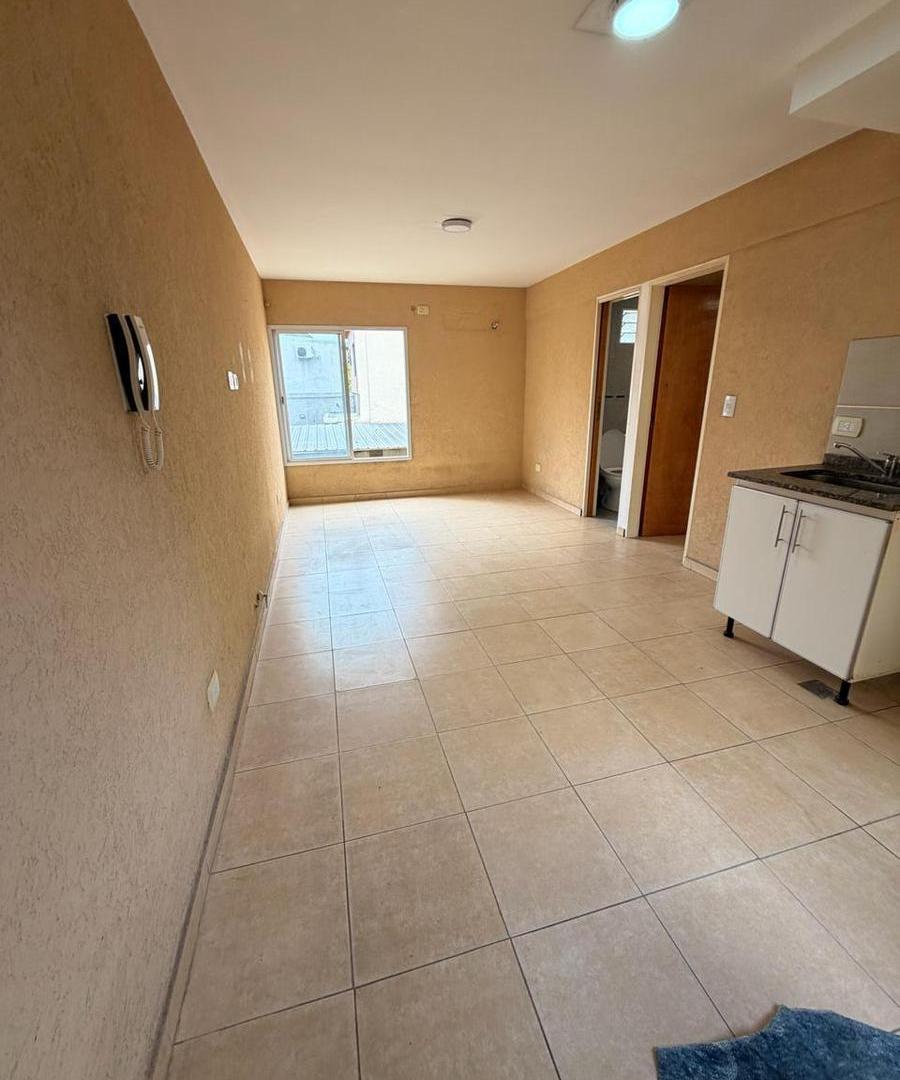 Foto de Departamento 2 AMBIENTES - EN ALQUILER - MORÓN, imagen 3