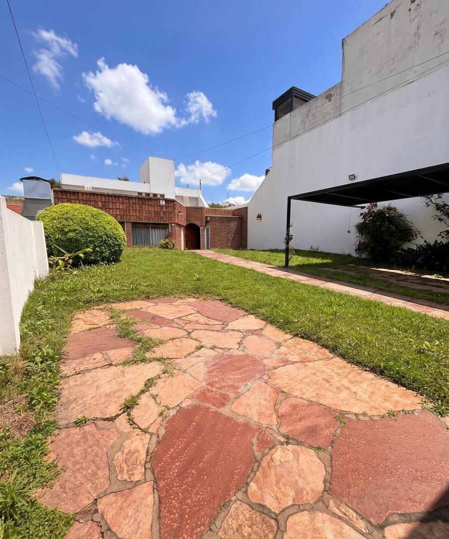 Foto de Casa EN VENTA Ramos Mejía CON QUINCHO Y PILETA, imagen 3