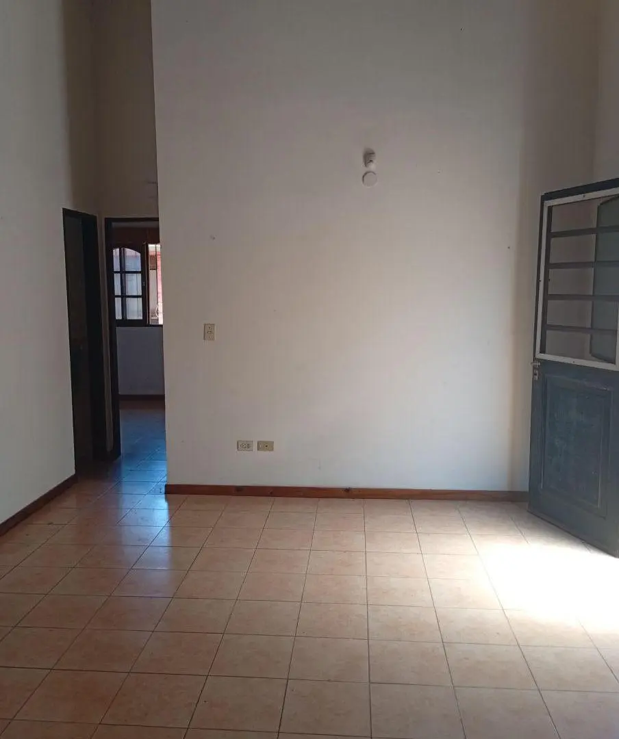 Chalet de 3 amb. sobre Ruta 21, B° El Pampero. Venta Directa!!!! 4