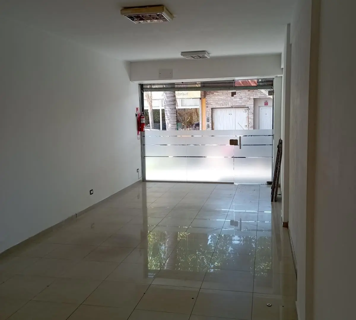 LOCAL MODERNO | VILLA BALLESTER 1