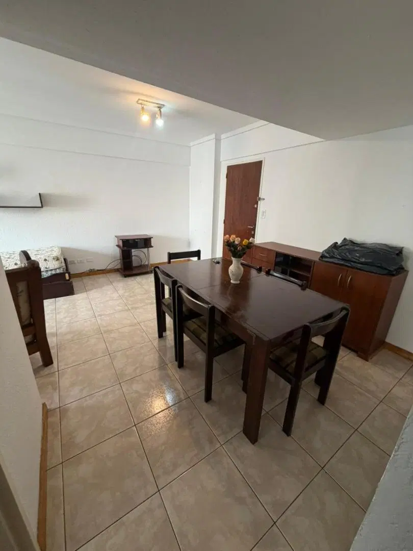 Alq – Dpto 2 ambientes amueblado a la calle 1