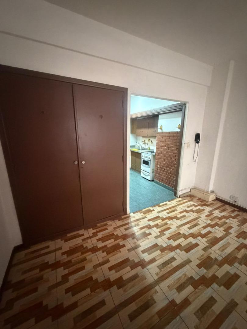 Foto de Amplio Monoambiente en Alquiler – Contrafrente con Excelente, imagen 5