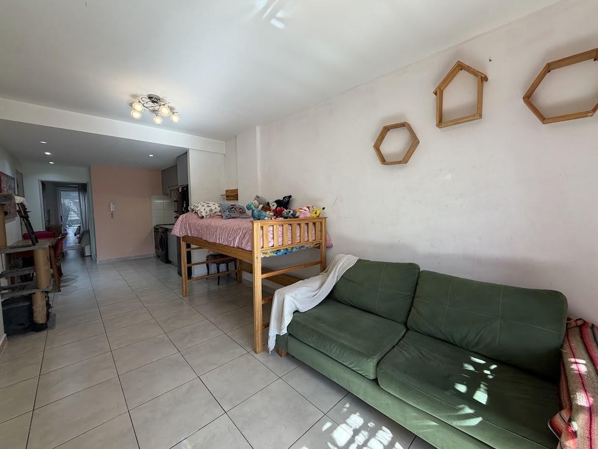 Foto de Departamento 2 ambientes c/ balcón, patio y cochera en VENTA en Villa, imagen 1
