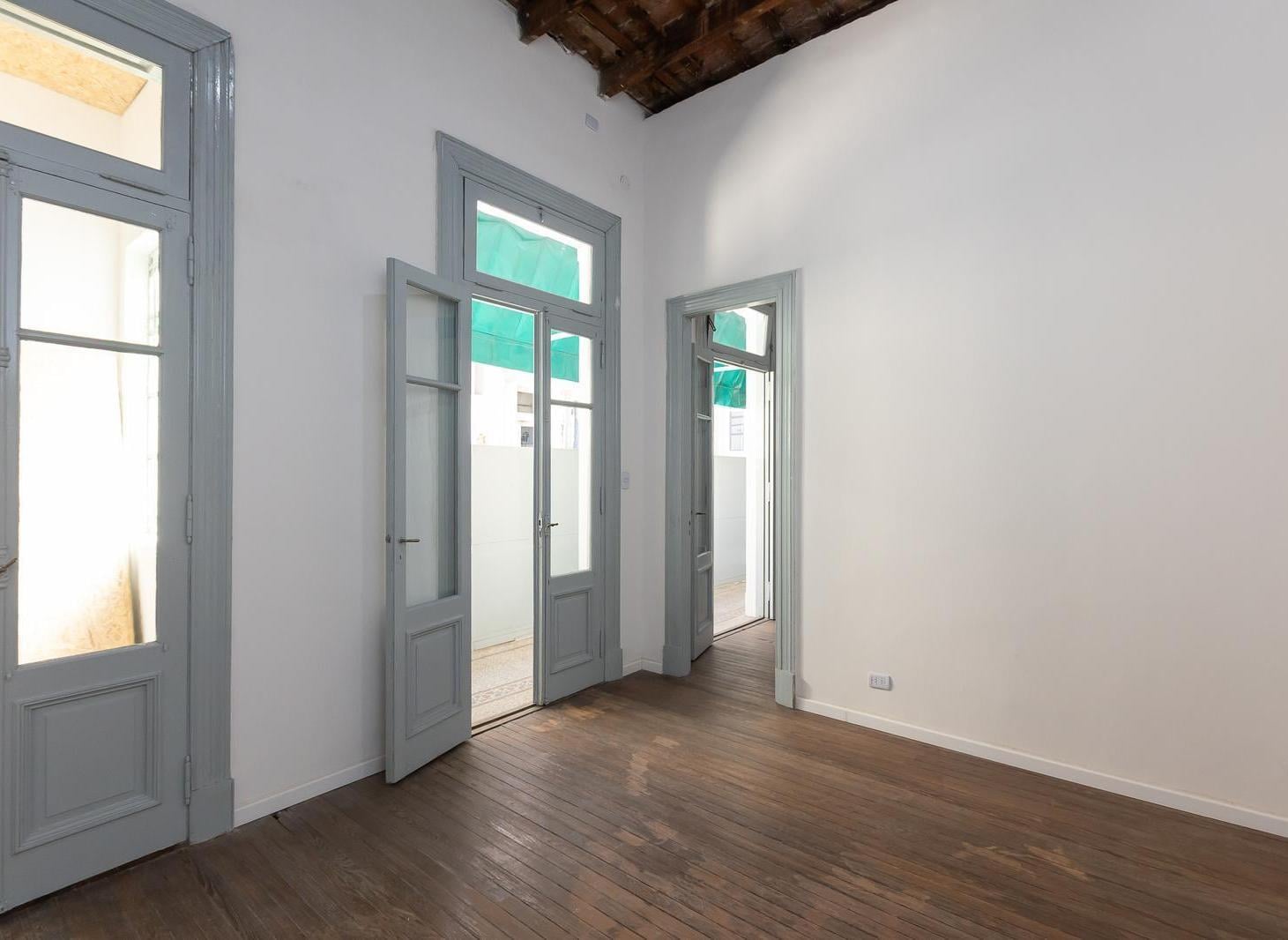 Foto de Departamento Refaccionado en Venta en Monserrat, imagen 2