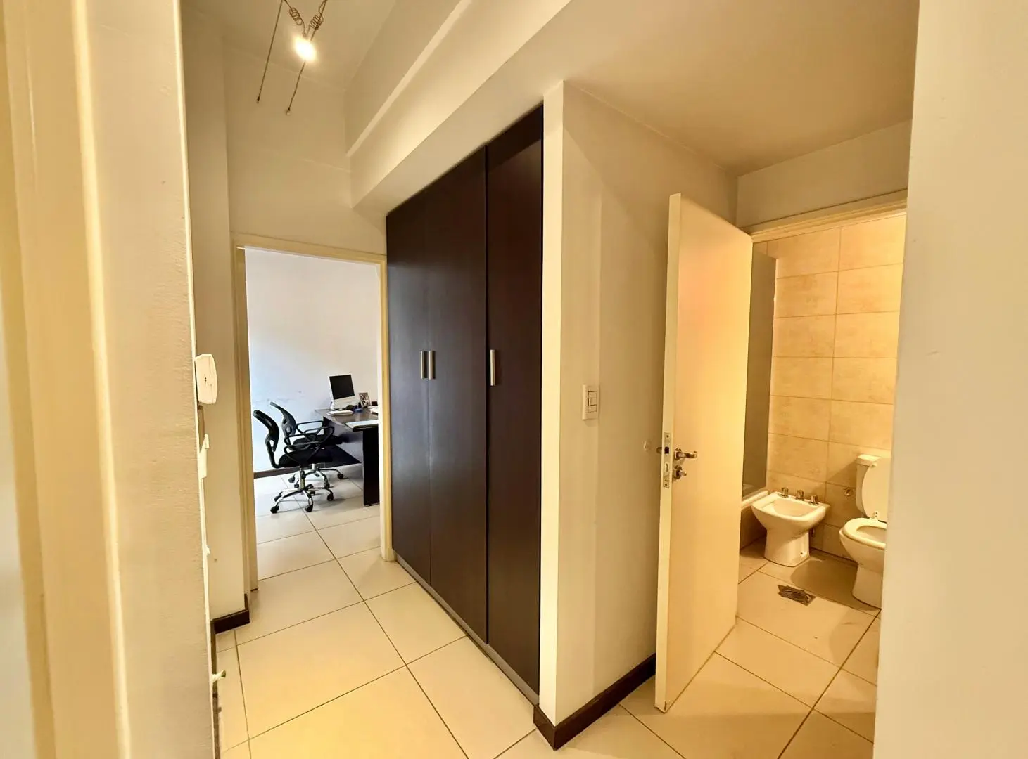 Oficina en alquiler | Calle Mitre, Mendoza | 190 m² + 2 cocheras · USD 1.900/mes 4