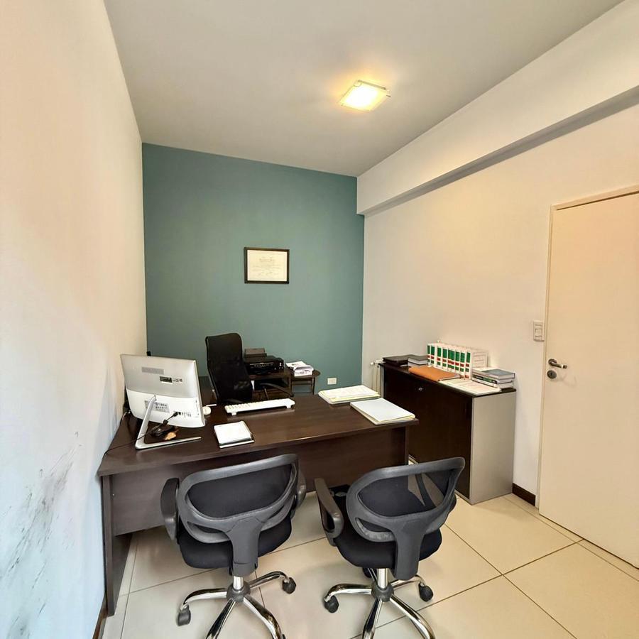 Foto de Oficina en venta | Calle Mitre, Mendoza | 190 m² + 2 cocheras · USD, imagen 4