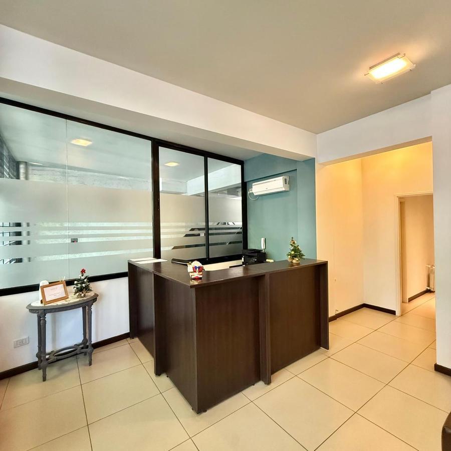Foto de Oficina en venta | Calle Mitre, Mendoza | 190 m² + 2 cocheras · USD, imagen 3