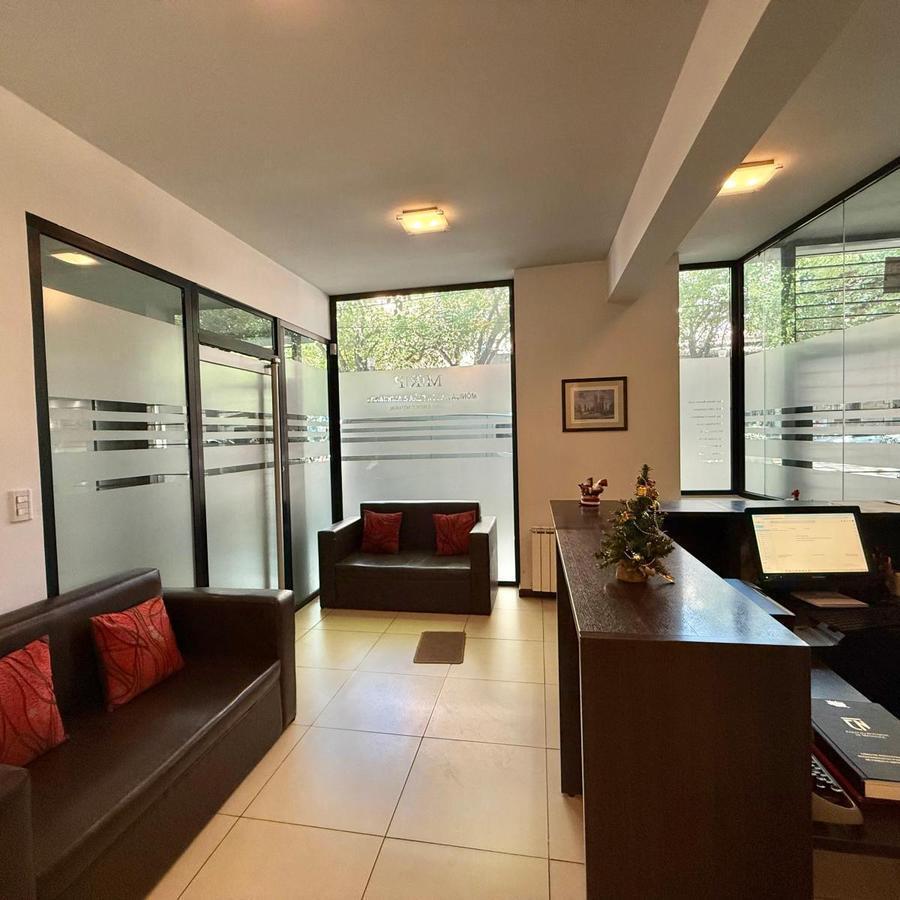 Foto de Oficina en venta | Calle Mitre, Mendoza | 190 m² + 2 cocheras · USD, imagen 1