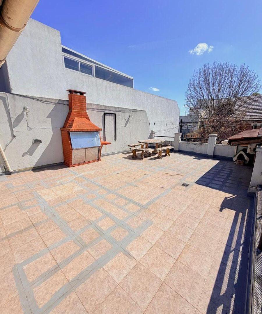 Foto de VENTA CASA C/COCHERA, TERRAZA Y PARRILLA MONTE CASTRO, imagen 2