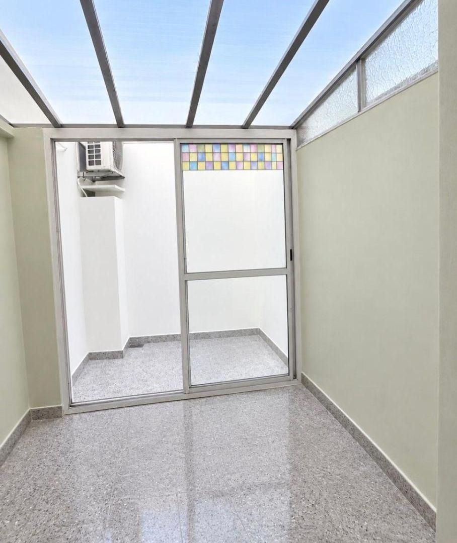 Foto de Departamento 2 ambientes con balcón y patio super luminoso, imagen 5