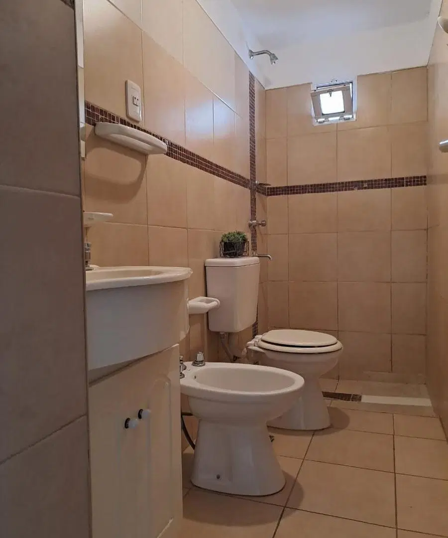 Condominio de 4 departamentos Funes 8
