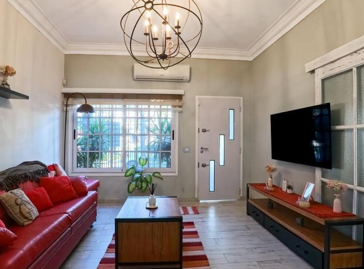 Casa 3 ambientes en Castelar con cochera, patio, parrilla y lavadero 3
