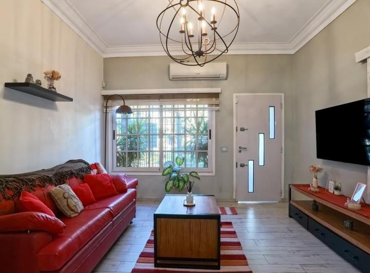 Casa 3 ambientes en Castelar con cochera, patio, parrilla y lavadero 5