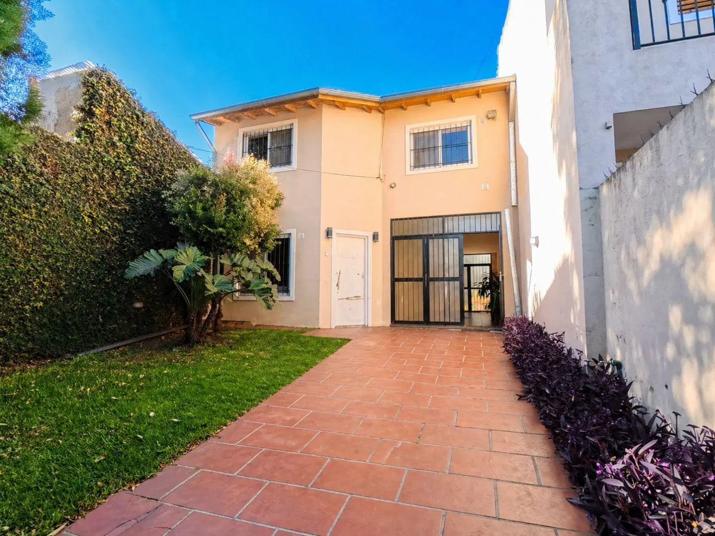 Casa 4 Ambientes con Gran Parque, Pileta y Cochera en Villa Ballester 3