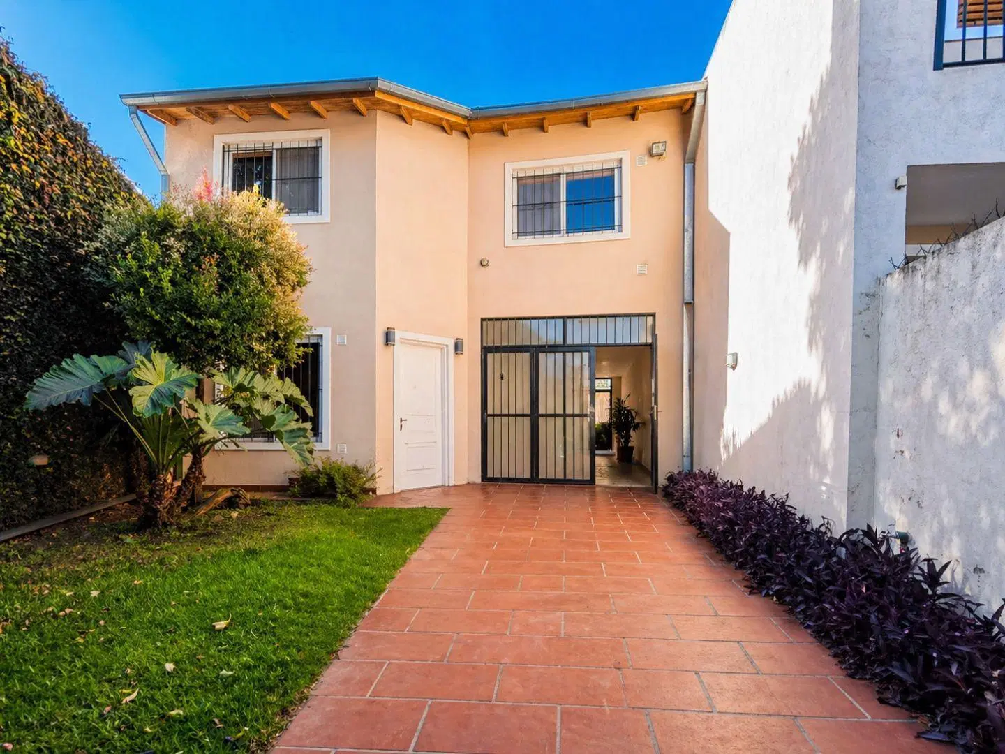 Casa 4 Ambientes con Gran Parque, Pileta y Cochera en Villa Ballester 2