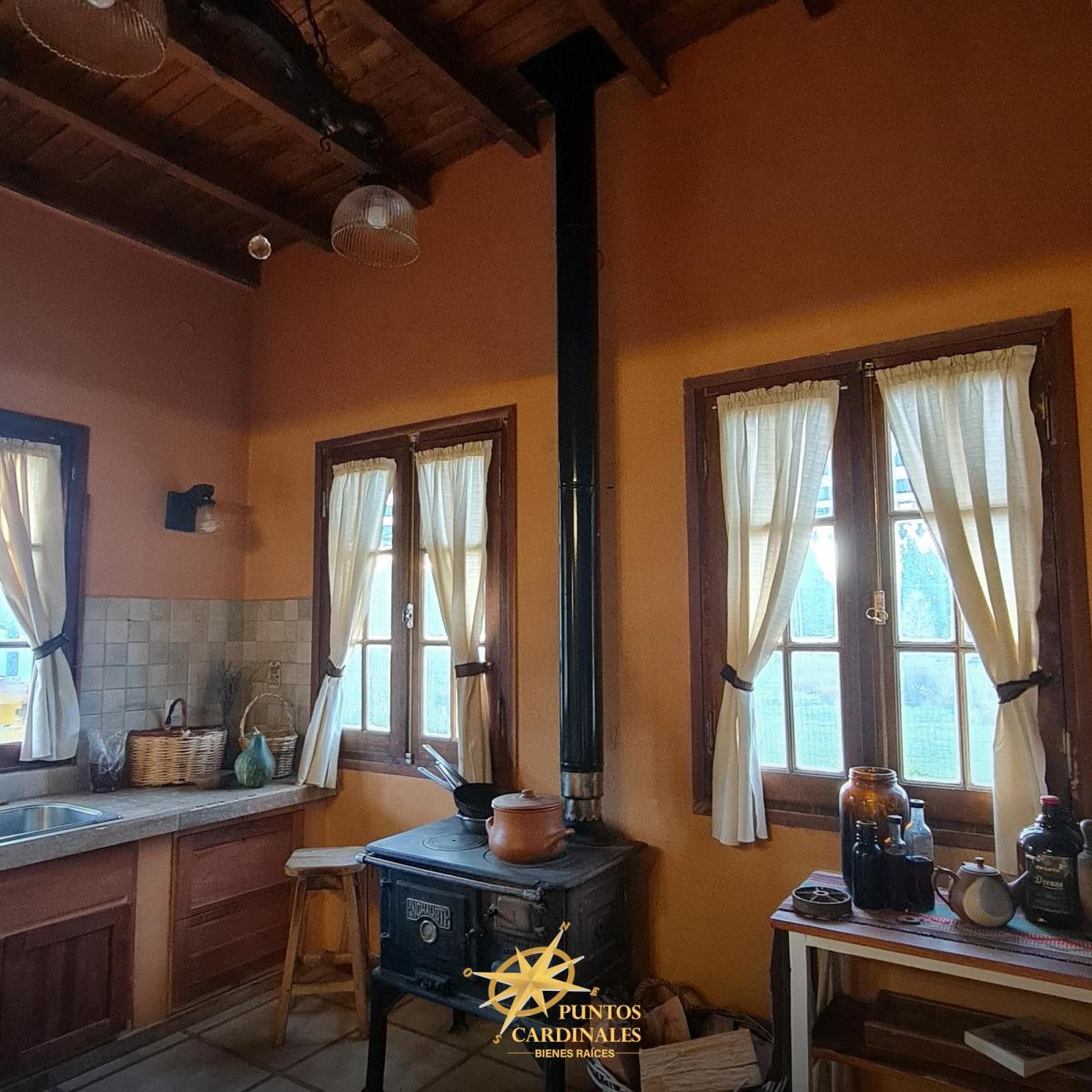 Casa a La Venta en Esquel: 3 Habitaciones, Jardín y Galerías Semicubiertas 5