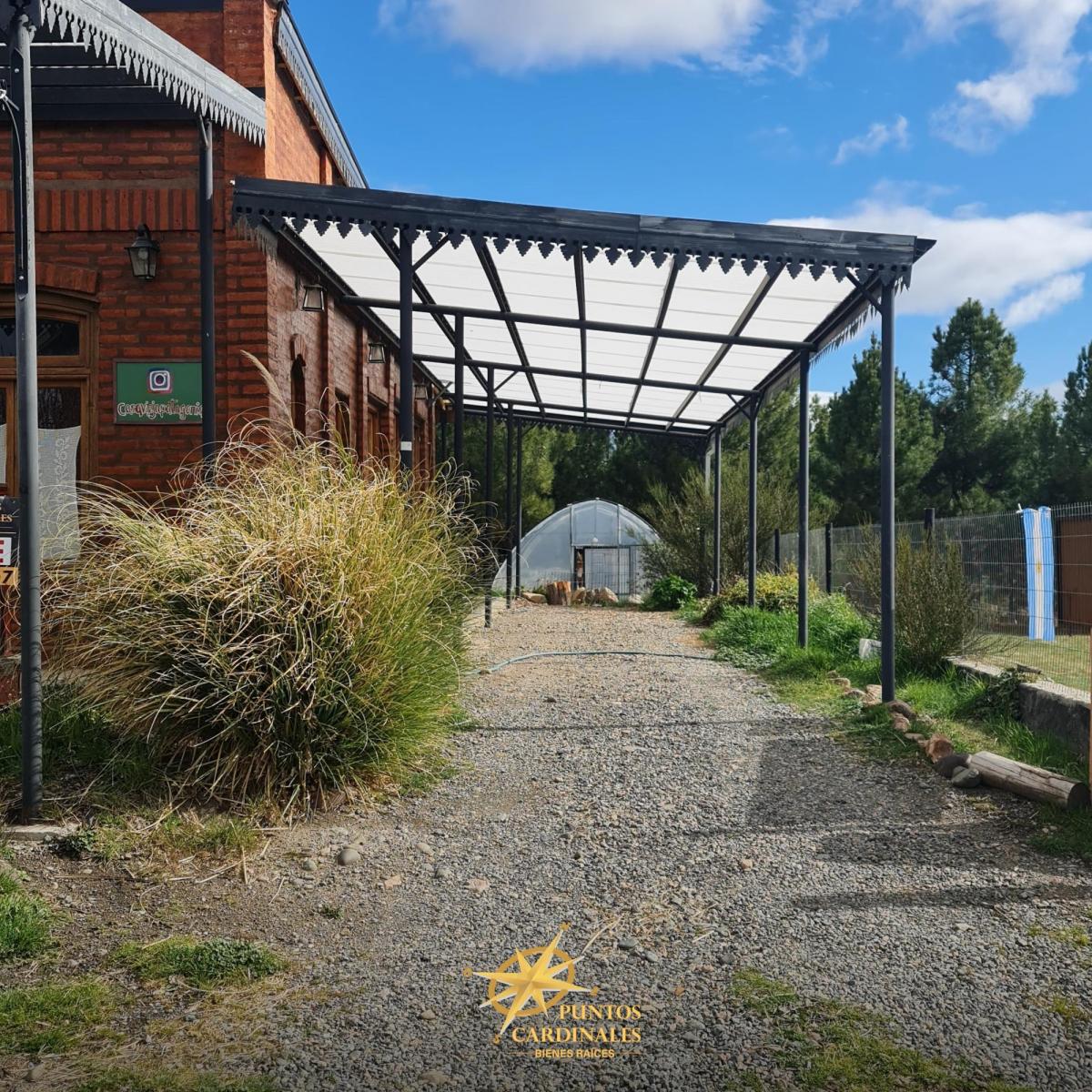 Casa a La Venta en Esquel: 3 Habitaciones, Jardín y Galerías Semicubiertas 1