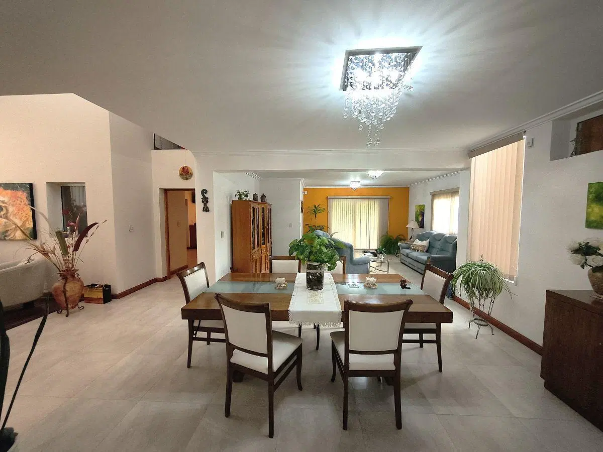 Importante Casa en Venta en Vistalba, Luján de Cuyo 2