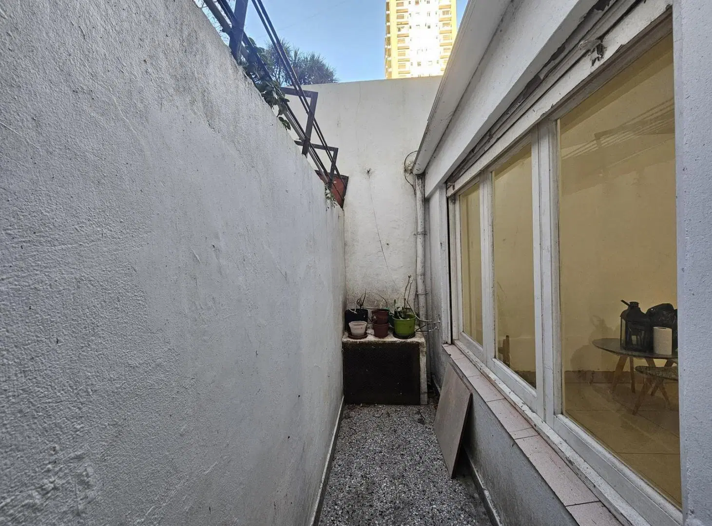 Departamento 1 ambiente con patio - Zona Plaza Colon 3