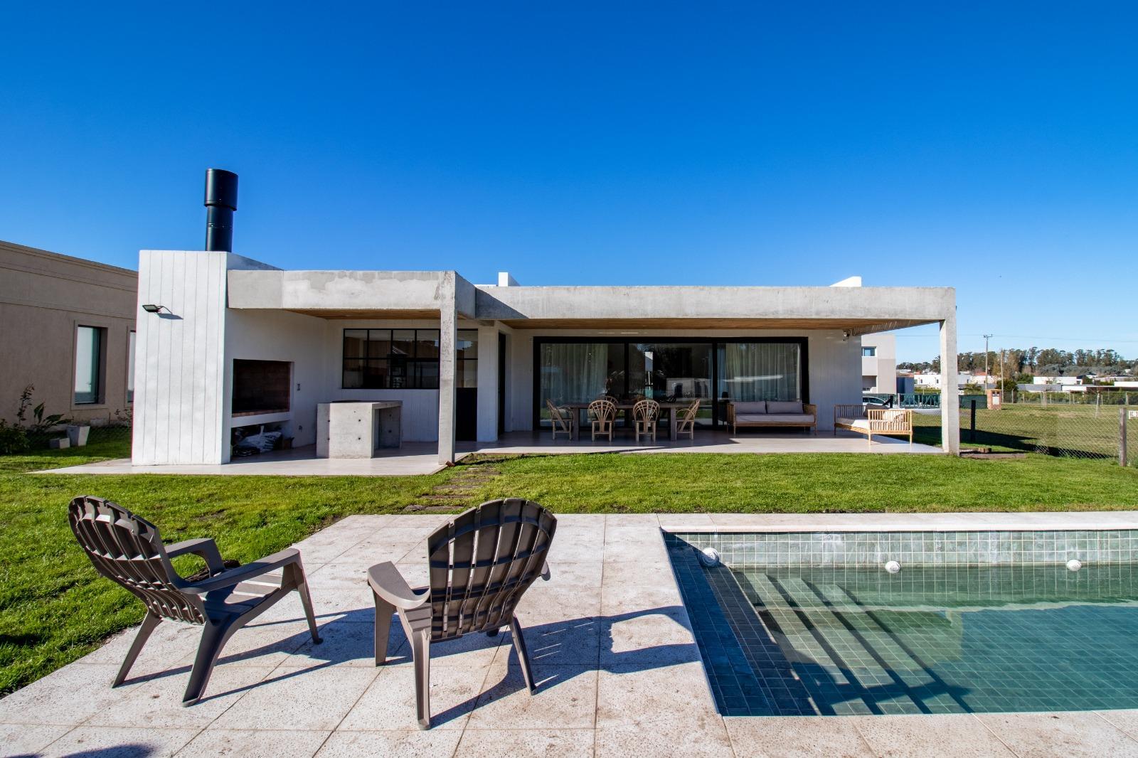 Casa en Arenas del Sur Chico para 6 personas con pileta - Hola Sur
