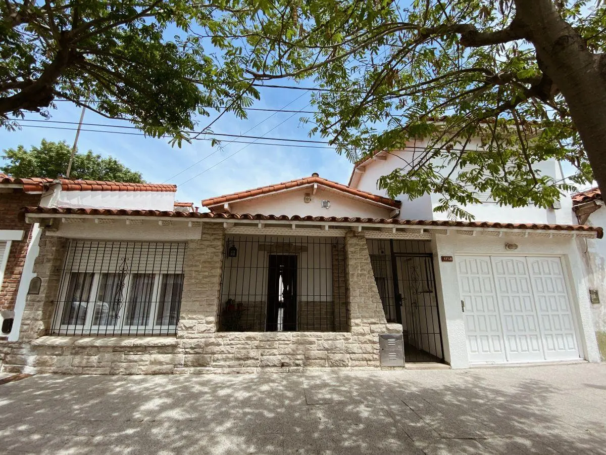 Casa para 4 personas con parrilla y cochera en zona centro, Miramar - Hola Sur 2