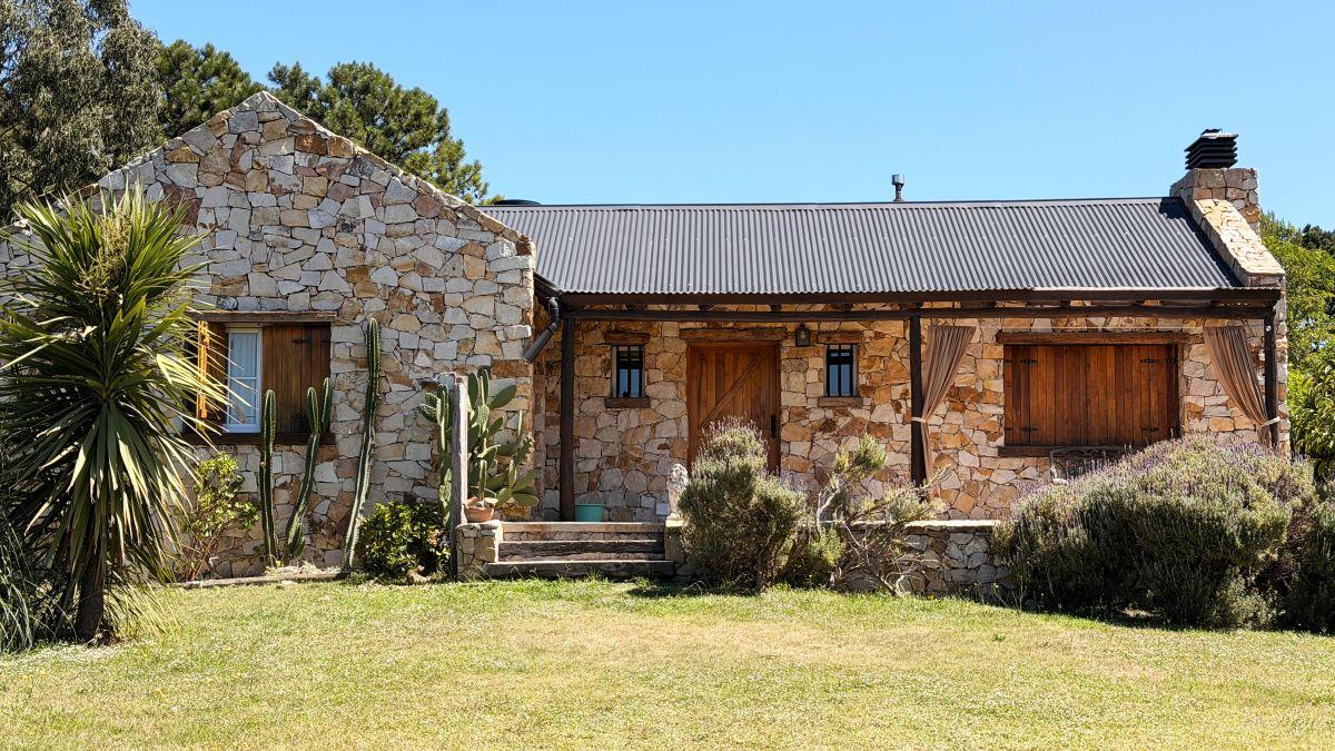 Casa para 5 personas con parrilla y jardín en zona Cruz del Sur, Chapadmalal - Hola Sur Alquileres