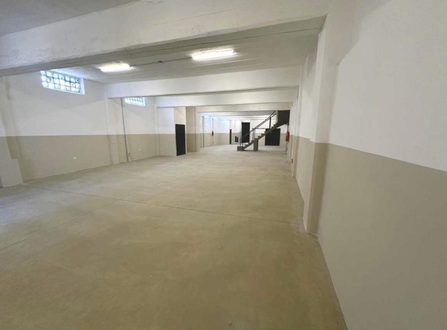 Foto de Excelente Depósito con Local Comercial y Oficinas, imagen 5