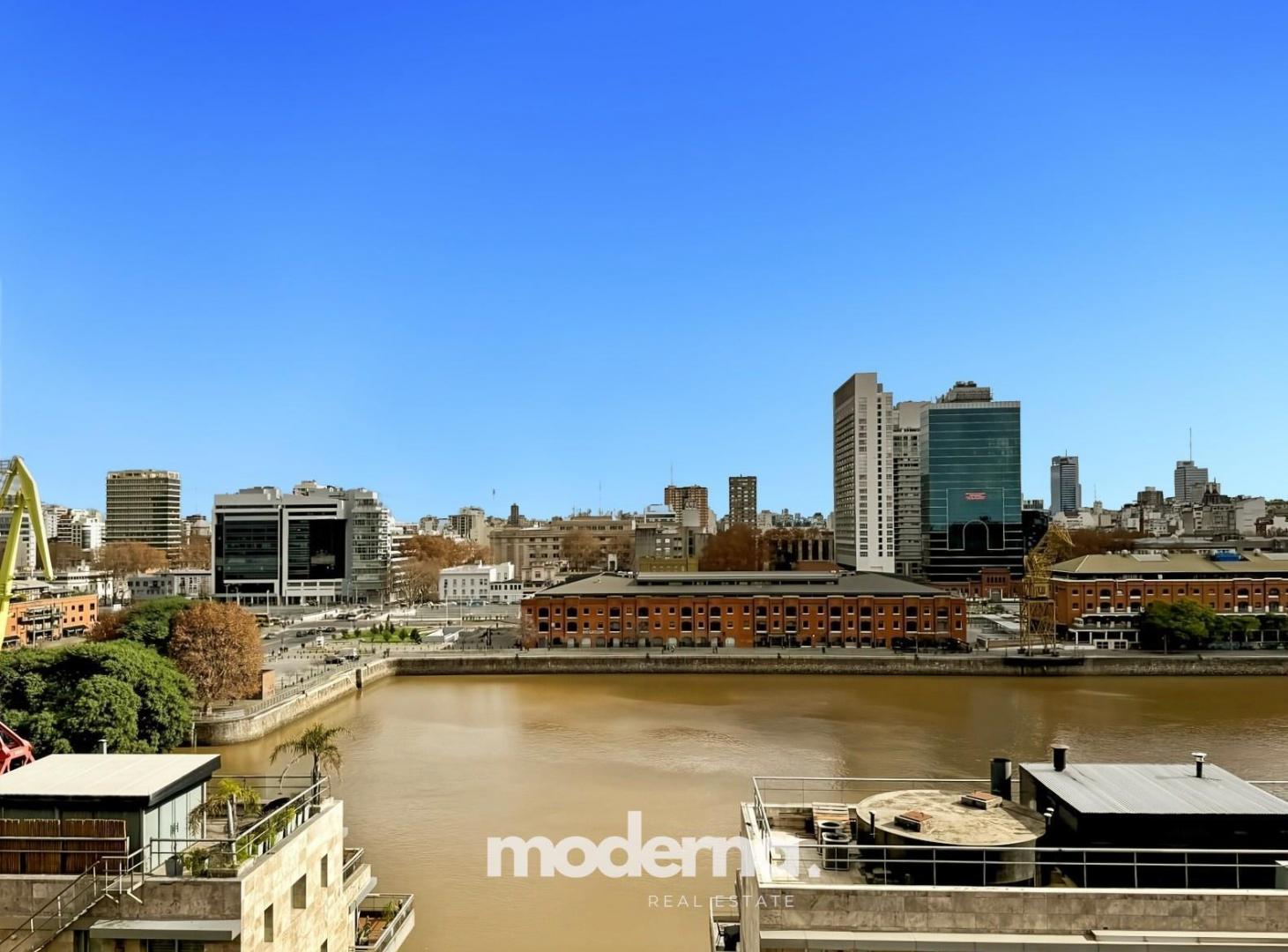Foto de Duplex en Puerto Madero con terraza propia y vista al dique - Cochera, imagen 2