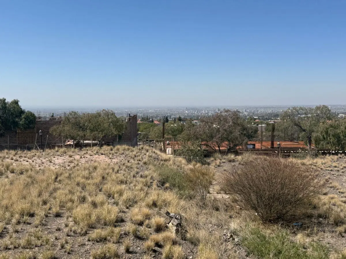 Última Esquina en Dalvian  – Con Derecho a Piscina y Vistas a la Precordillera 8