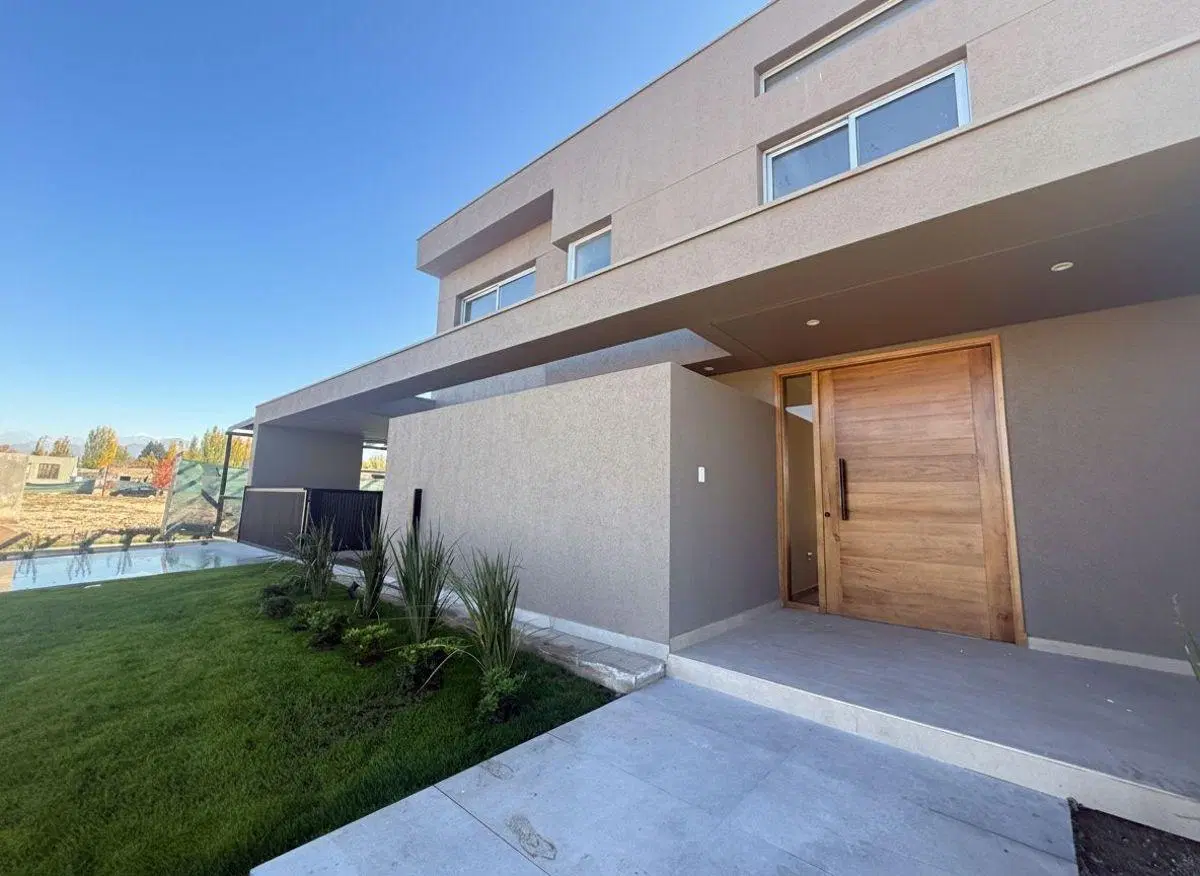 Elegancia Contemporánea y Confort : Residencia de Autor en Rincón de Viamonte 3