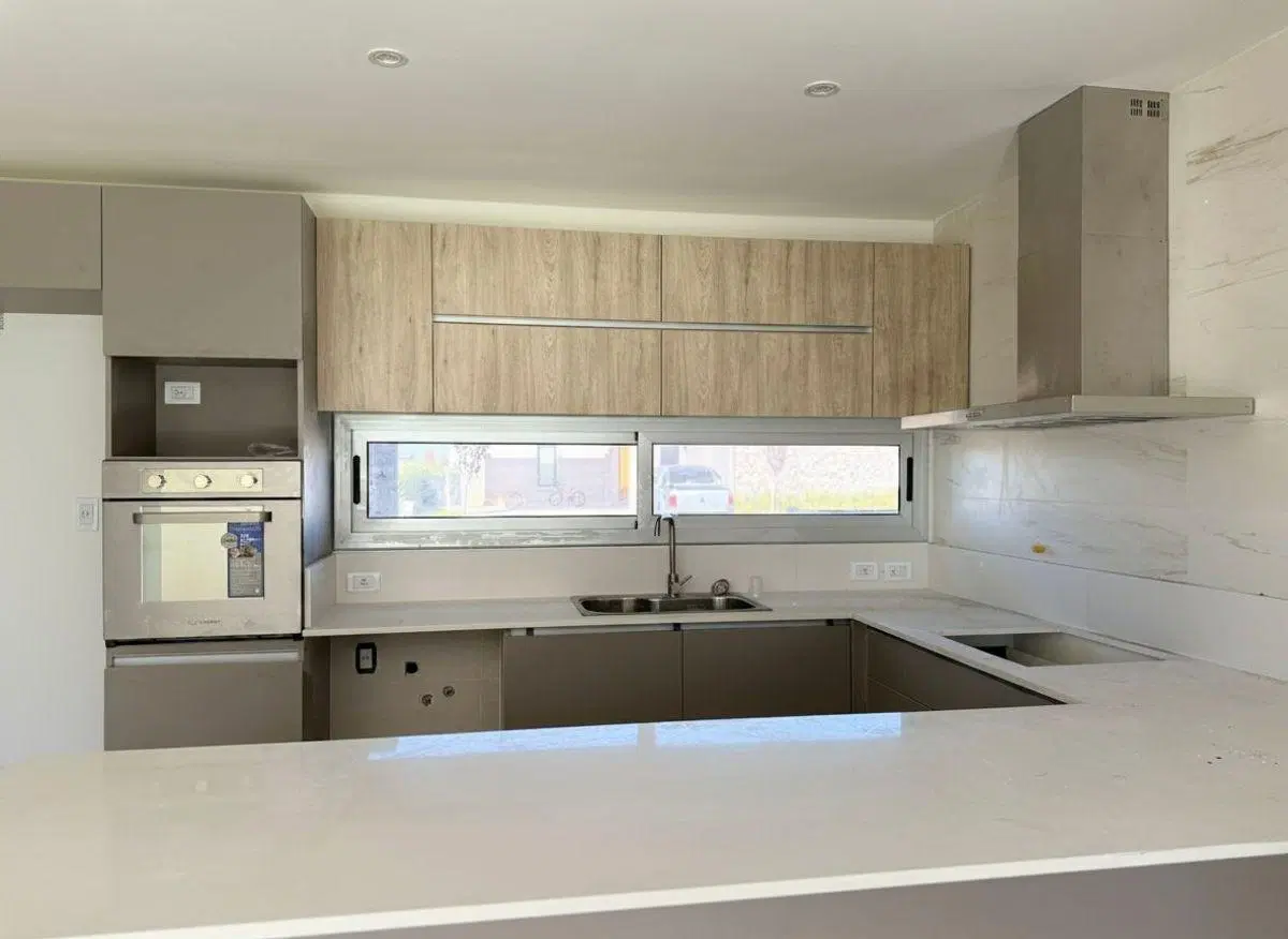 Elegancia Contemporánea y Confort : Residencia de Autor en Rincón de Viamonte 8