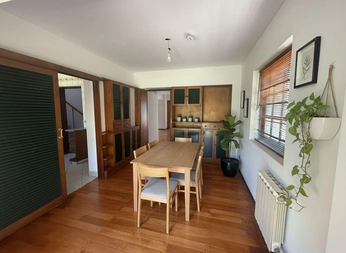 Alquiler en Dalvian: Casa Clásica de 3 Dormitorios con Salida a Dos Calles 4