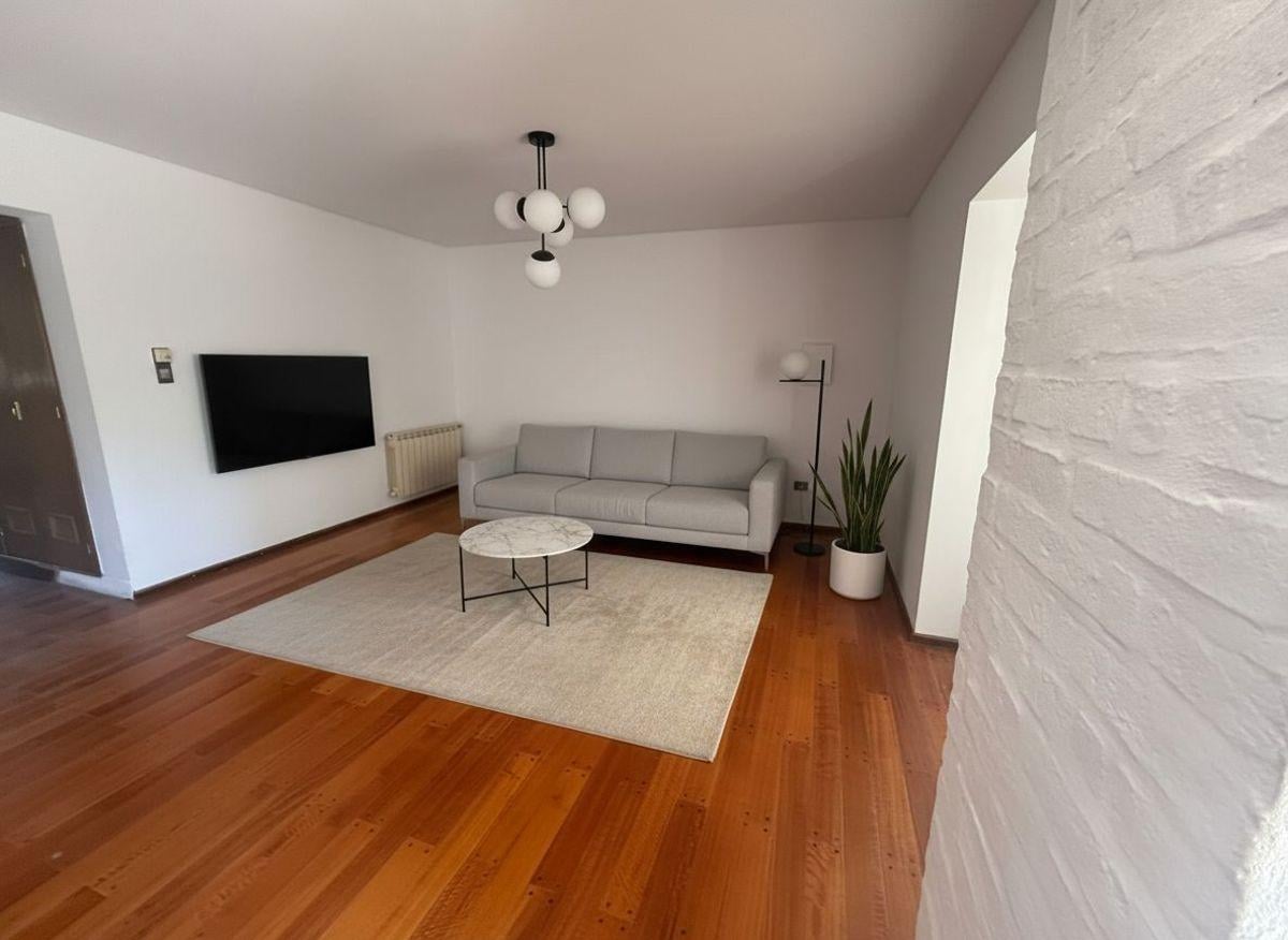 Venta Casa en Dalvian: Casa de 3 Dormitorios ,Ambiente extra con baño privado