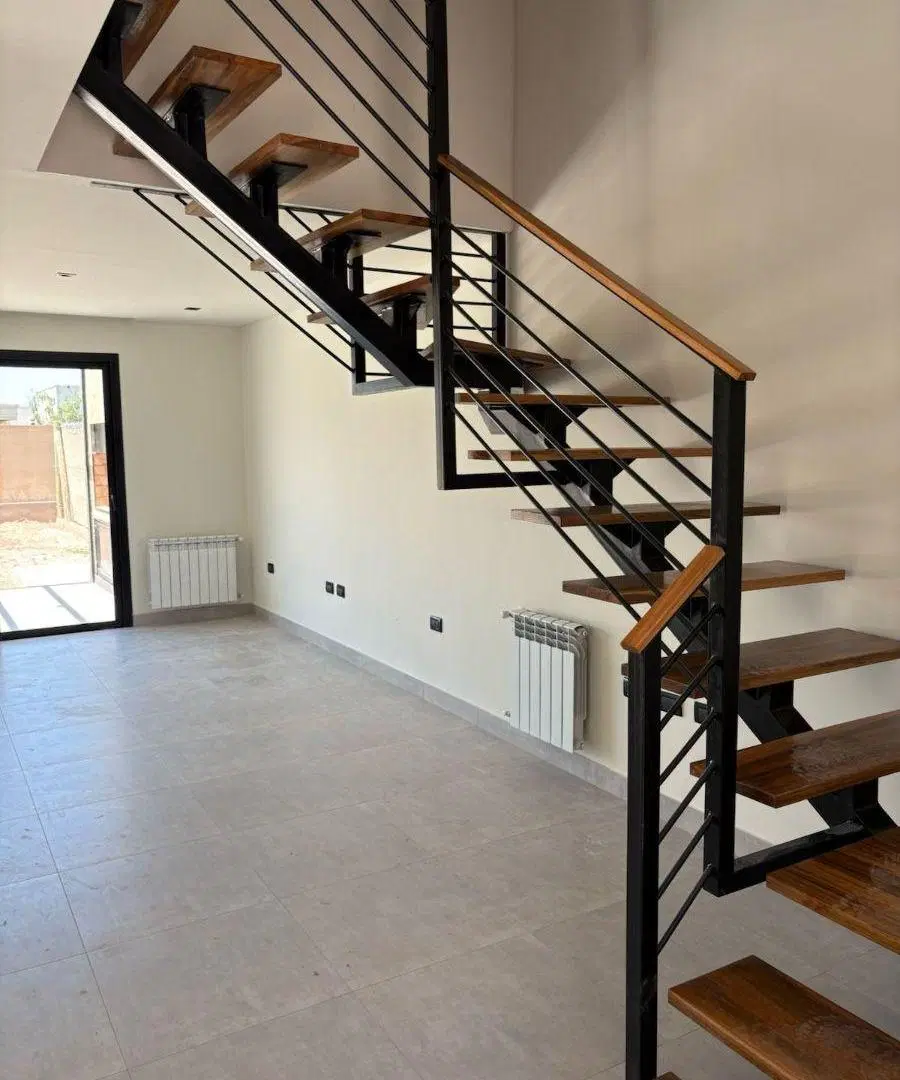 Dúplex en venta con tres habitaciones , cochera Barrio Estancia Bulnes 3