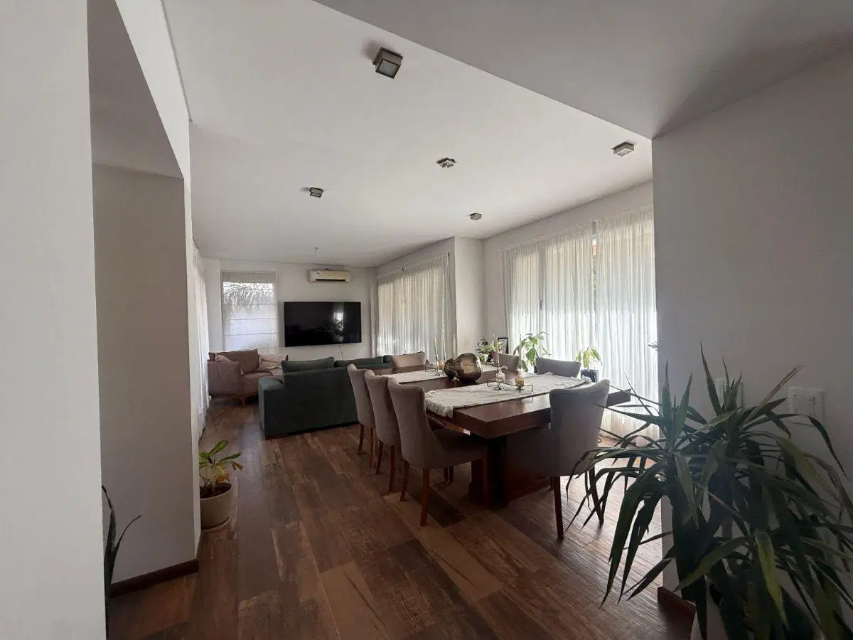 Casa en venta  en Dalvian de una planta , 6 ambientes , piscina | Apta Crédiito 3