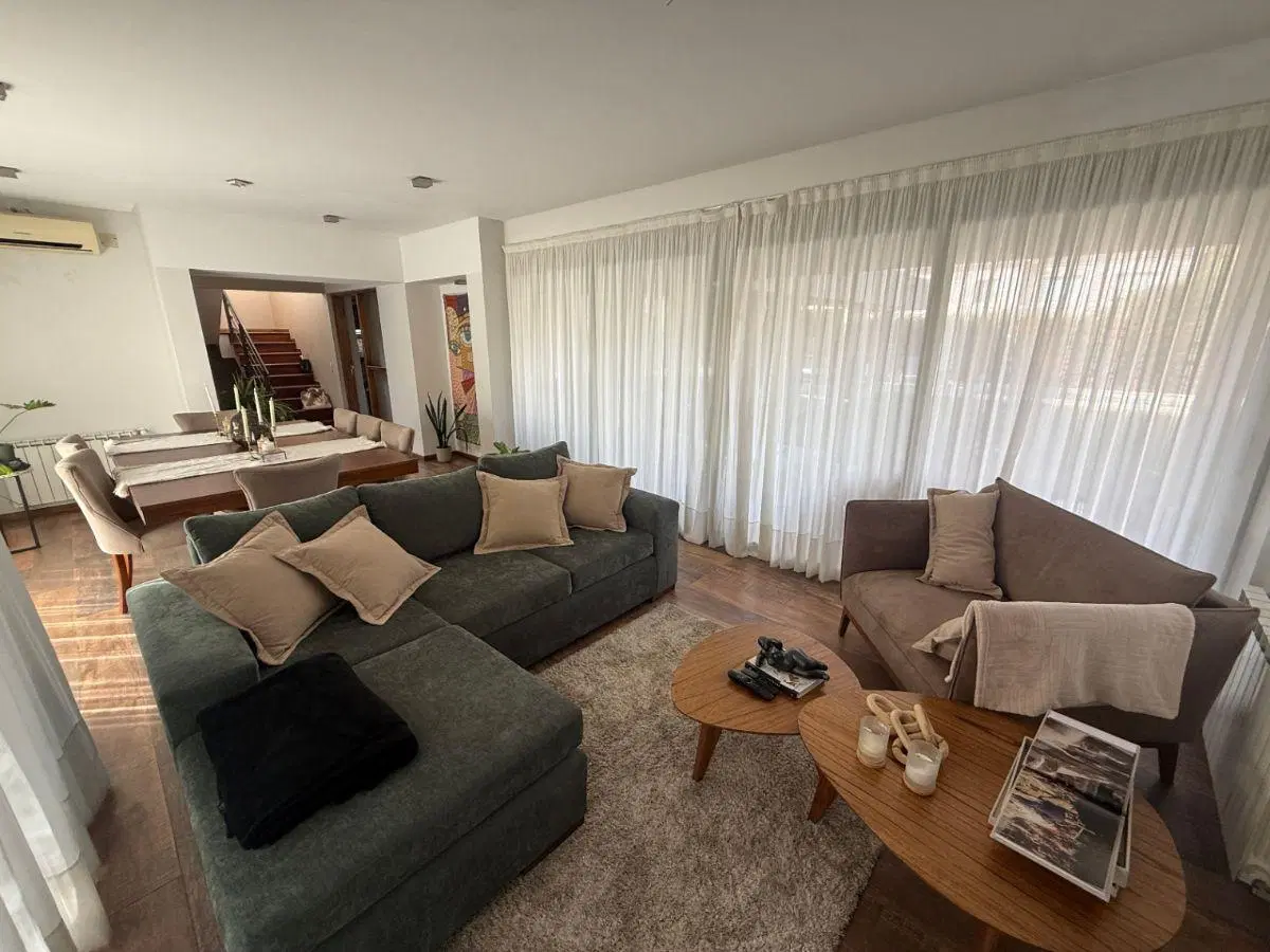 Casa en venta en Dalvian de una planta , 6 ambientes , piscina | Apta Crédiito 8