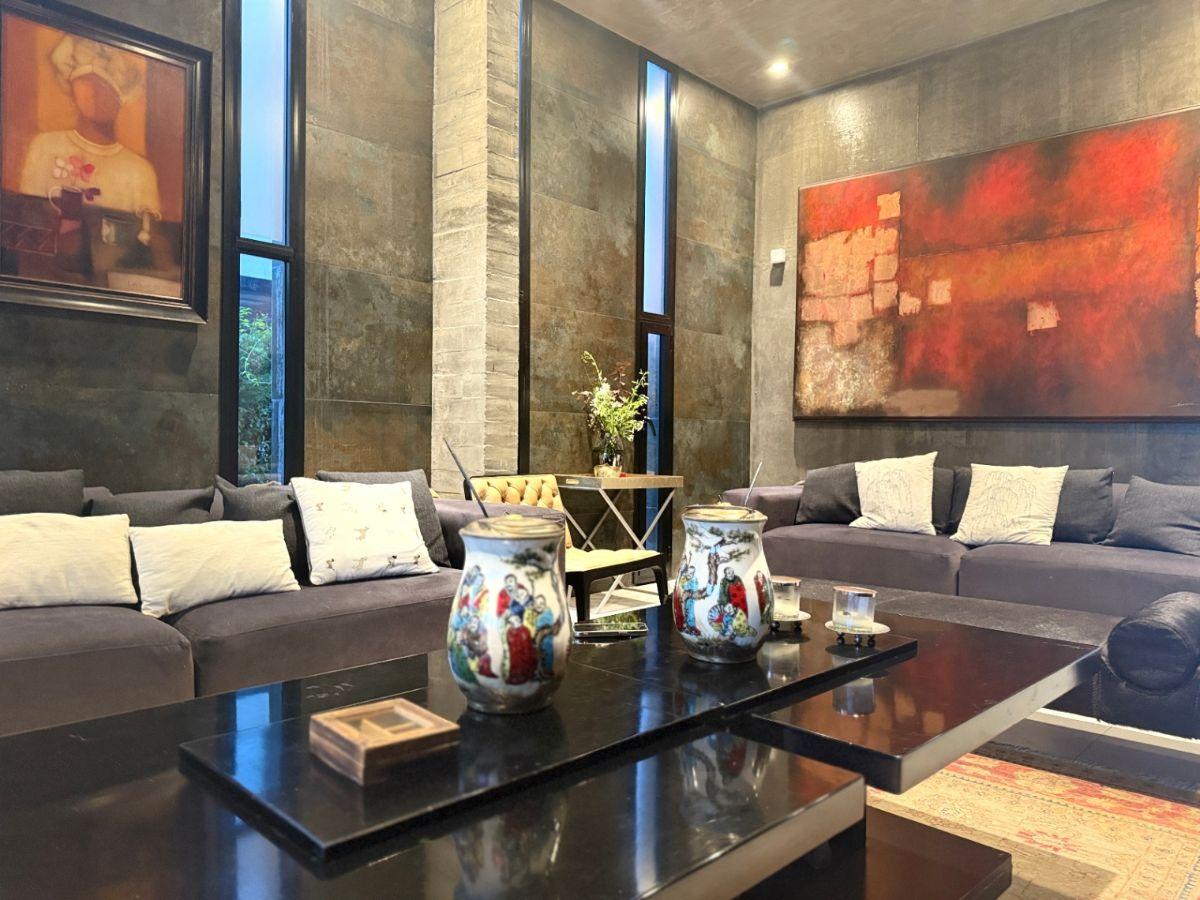 Foto de VENTA a Estrenar de 240 m² con Piscina Infinita y Hormigón Visto en, imagen 1