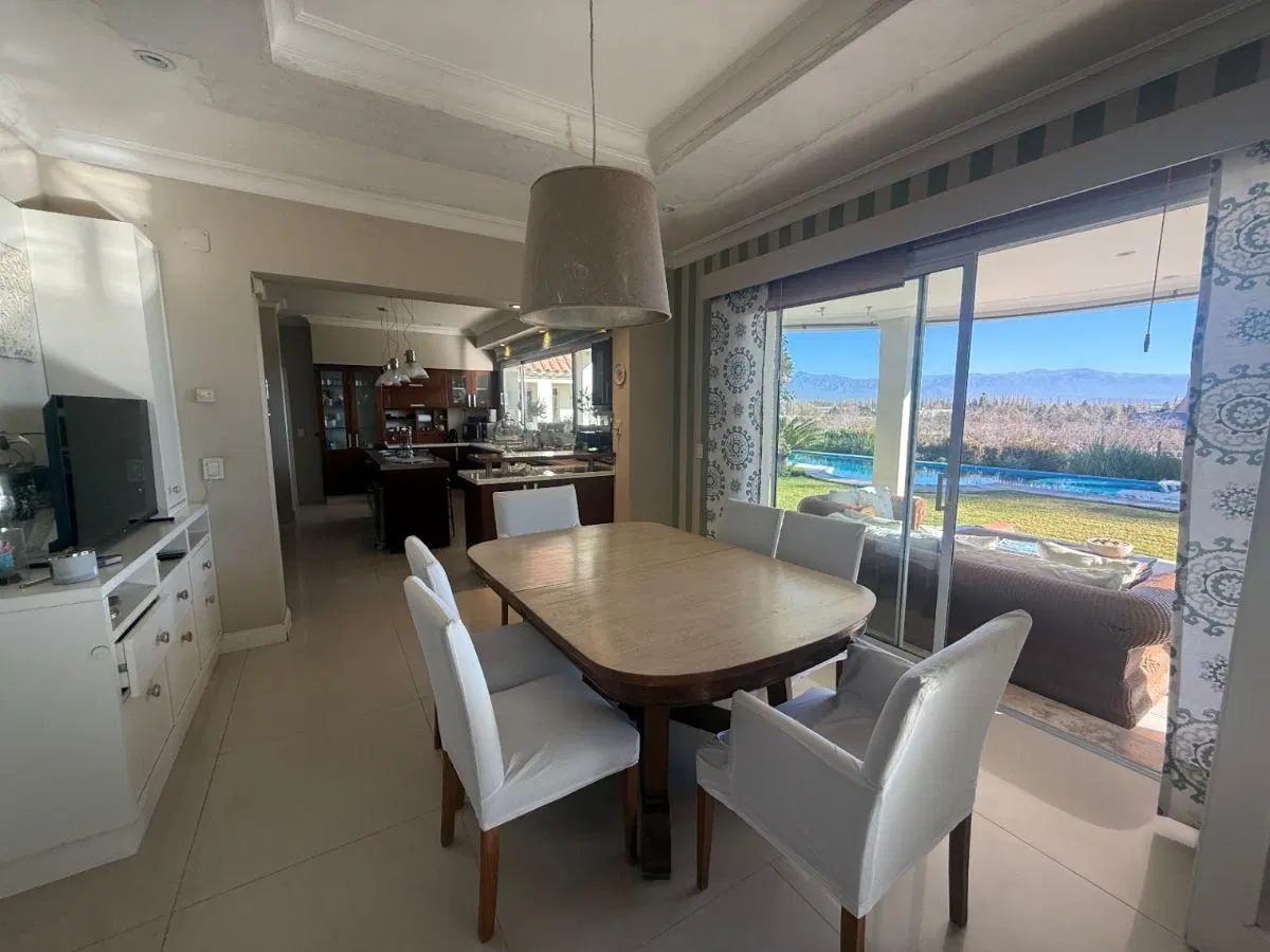 Casa en venta c/ cochera en Luján de Cuyo 8
