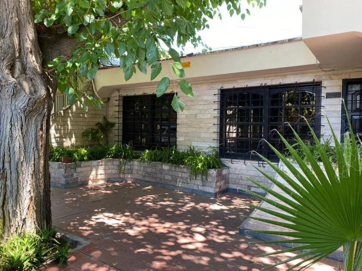Casa en alquiler  cuatro dormitorios c/ cochera en 6.ª Sección Residencial Norte 2